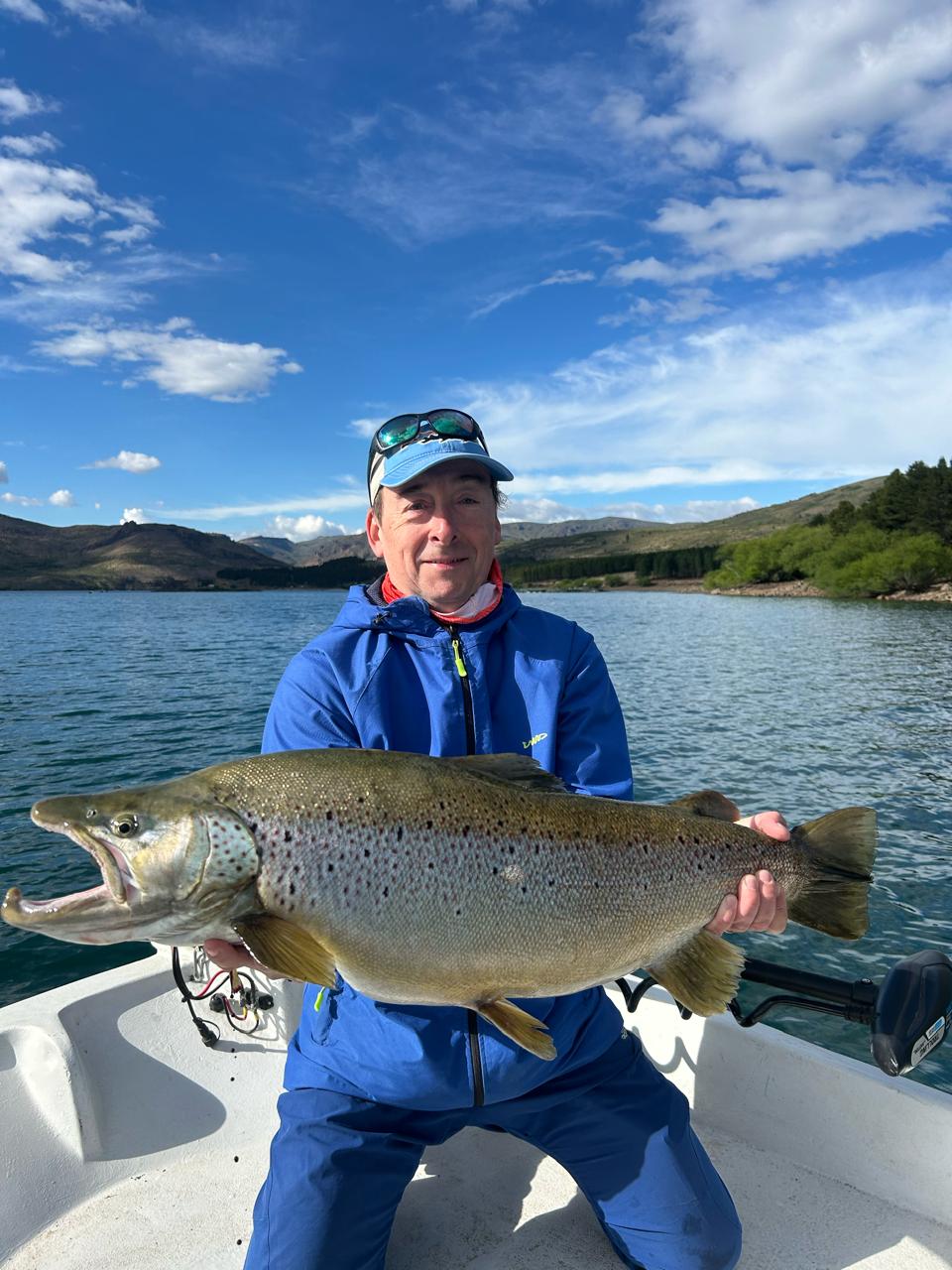Trucha marrón gigante en Embalse Alicurá