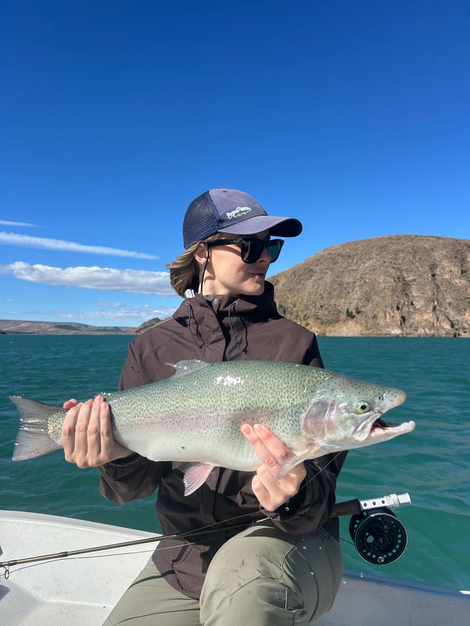 Pareja pescando con mosca en Alicurá Patagonia